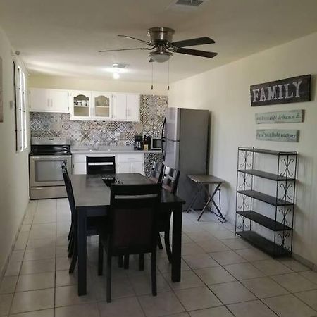 Departamento en planta alta, muy céntrico. Appartamento Puerto Peñasco Esterno foto